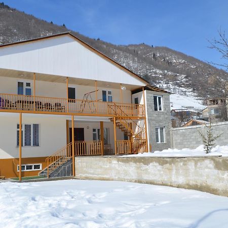 Guesthouse Qarim Местія Екстер'єр фото