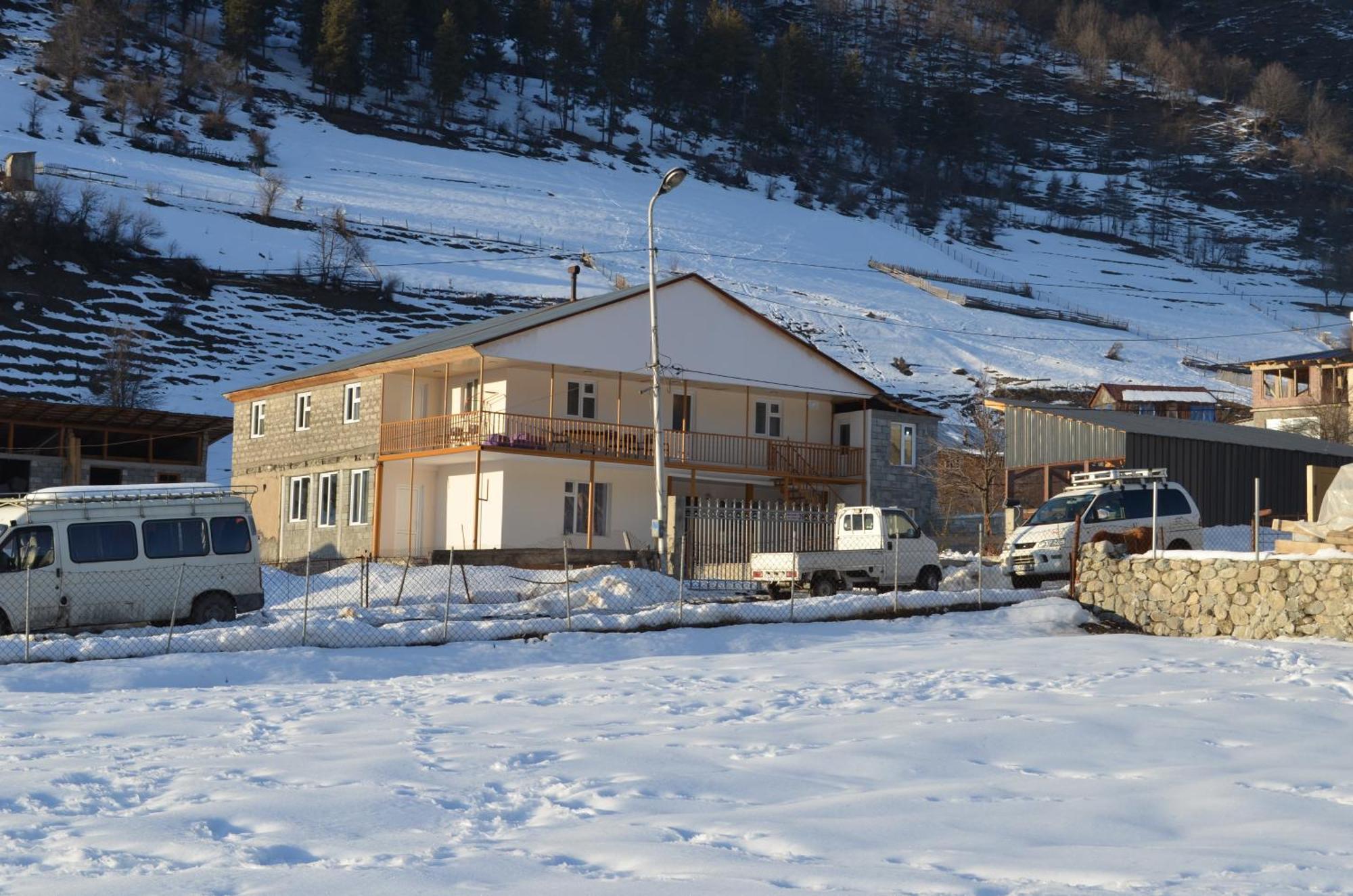 Guesthouse Qarim Местія Екстер'єр фото