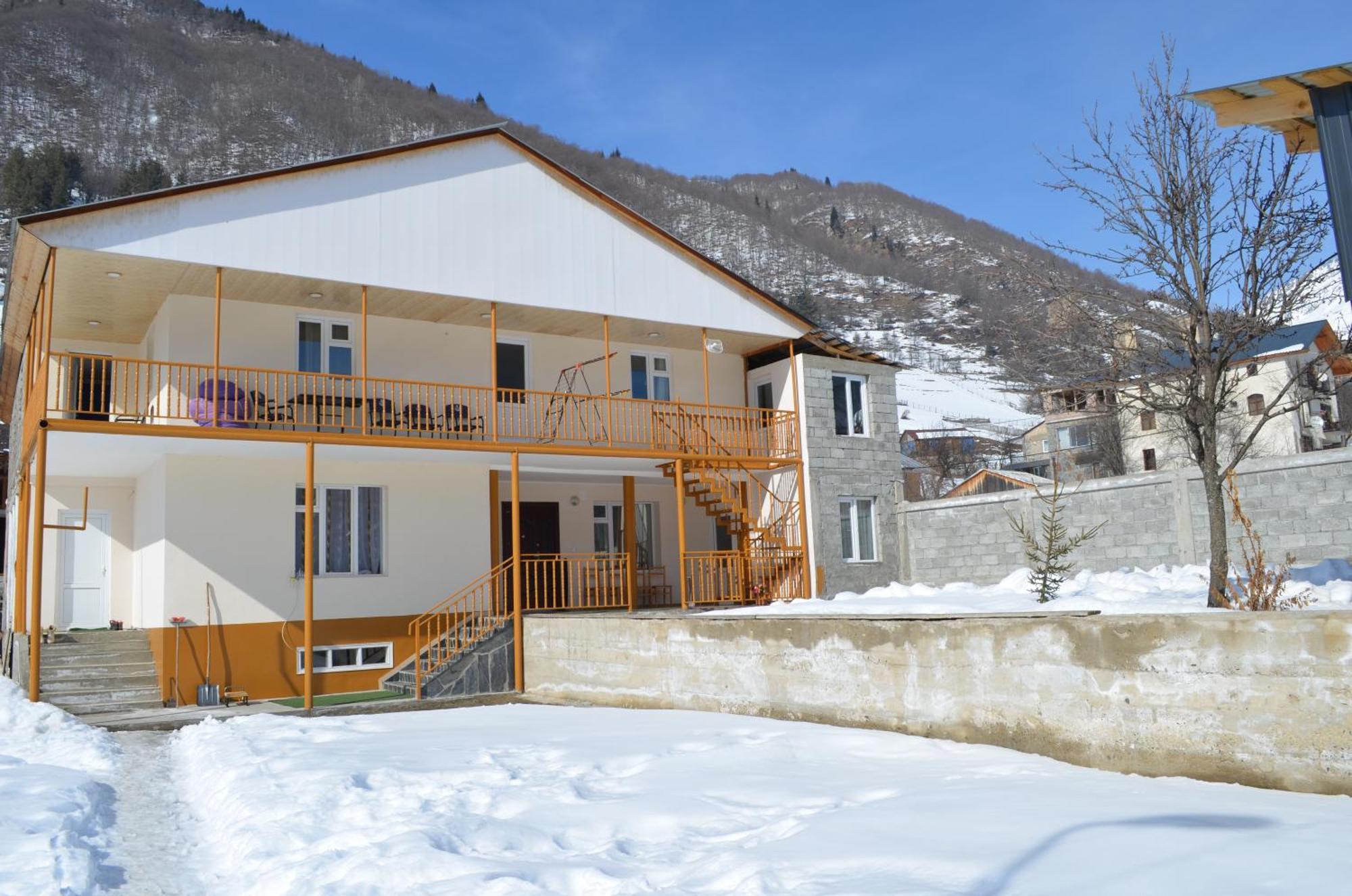 Guesthouse Qarim Местія Екстер'єр фото