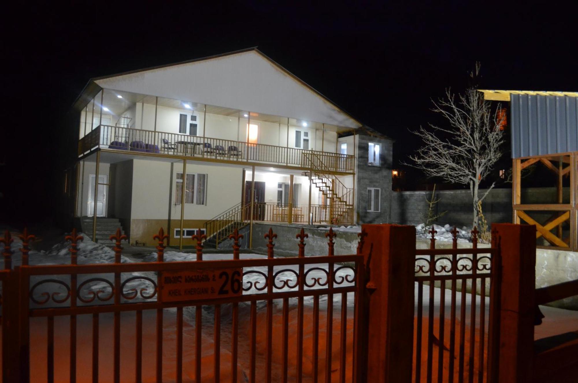 Guesthouse Qarim Местія Екстер'єр фото