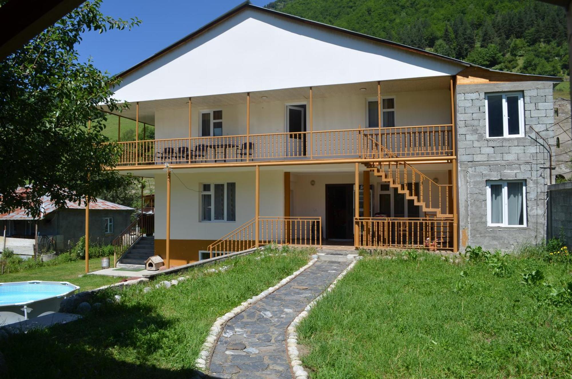 Guesthouse Qarim Местія Екстер'єр фото