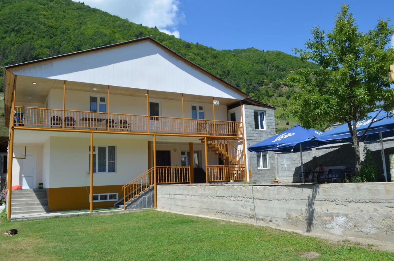 Guesthouse Qarim Местія Екстер'єр фото