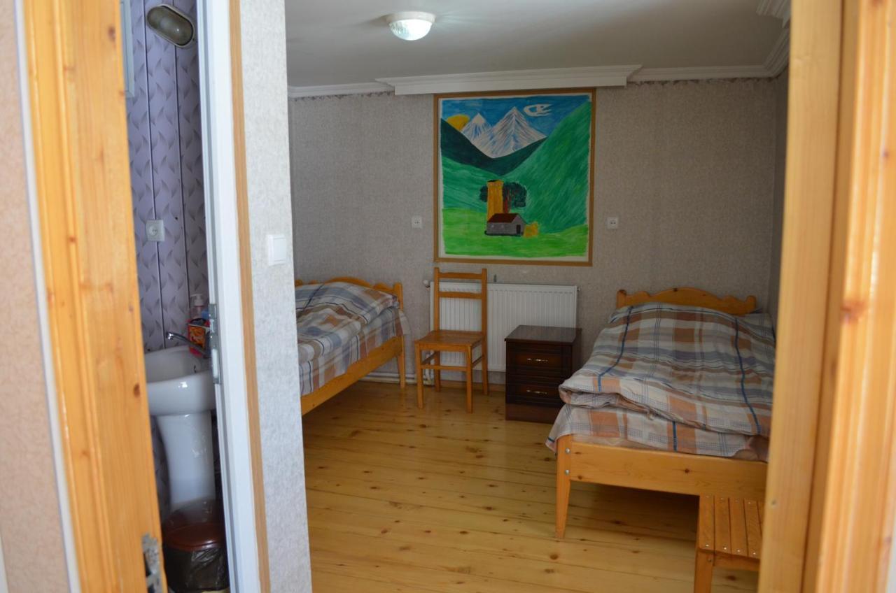 Guesthouse Qarim Местія Екстер'єр фото